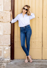 Elwood skinny ankle jean light size 6-8 lifestyle 3