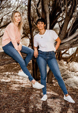 Elwood skinny ankle jean light size 9-11 lifestyle 3