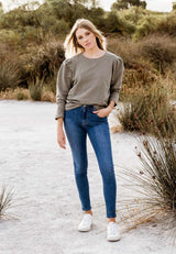 Elwood Skinny ankle Jean size 6 lifestyle