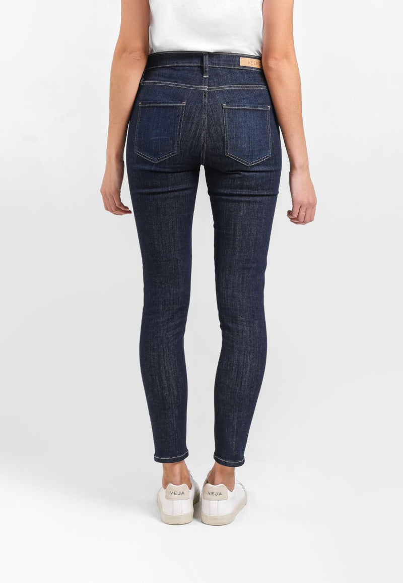 Elwood skinny ankle jean dark size 6-8 back