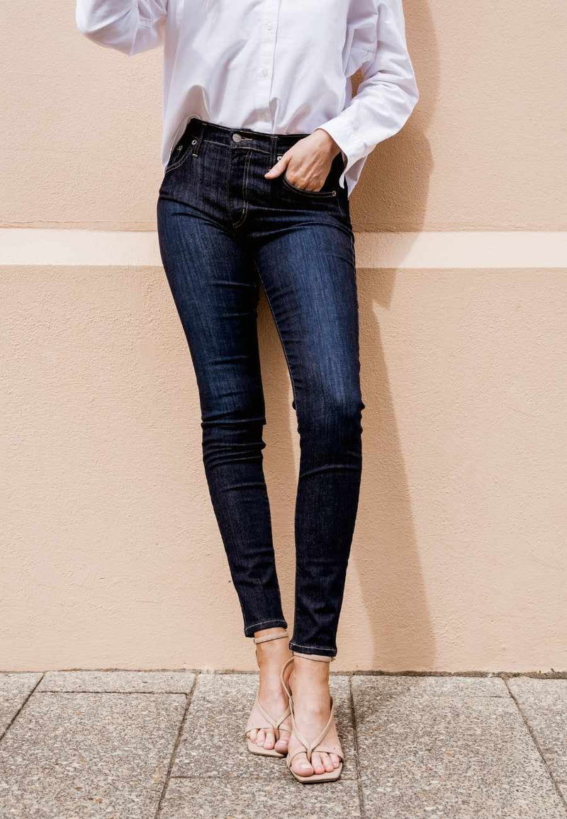 Elwood skinny jean dark size 6-8 lifestyle 2